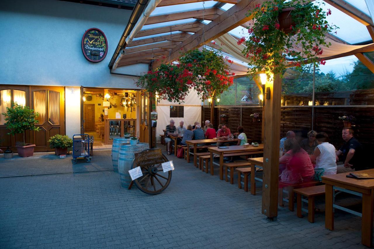 Weingut & Strausswirtschaft Vogel Apartment Vogtsburg Bagian luar foto