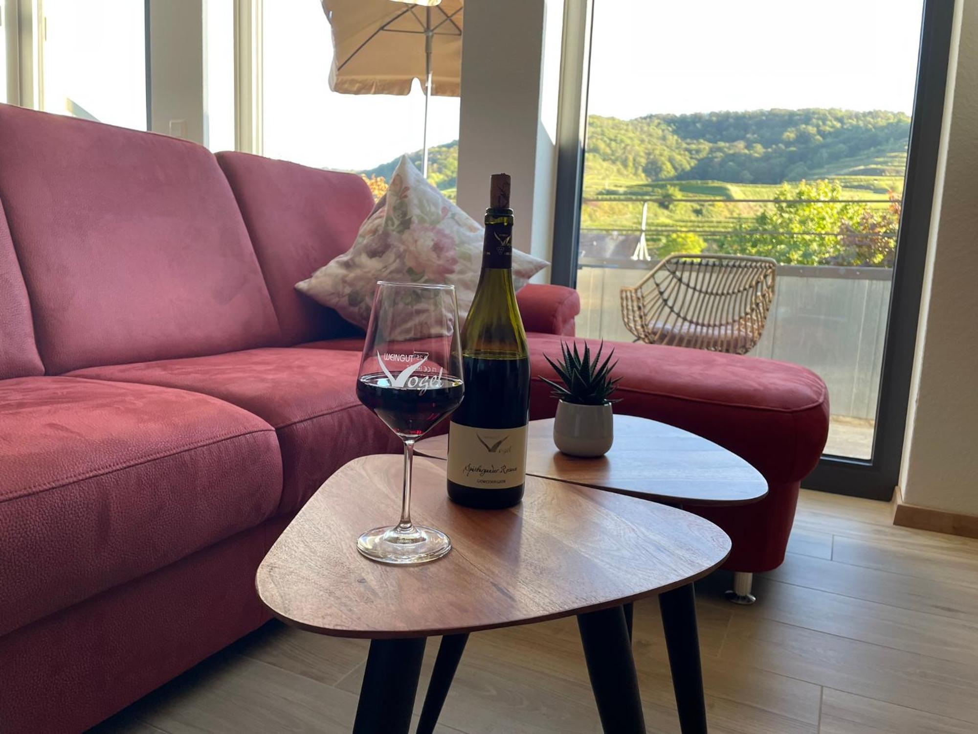 Weingut & Strausswirtschaft Vogel Apartment Vogtsburg Bagian luar foto